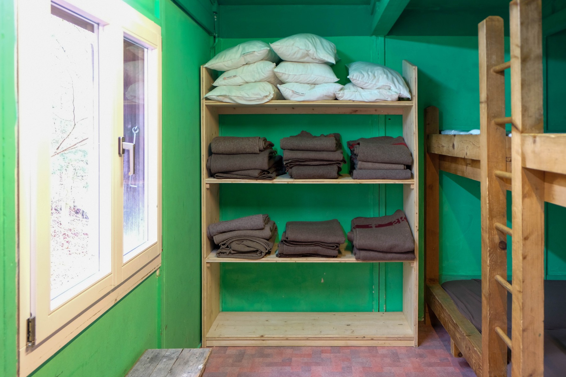 Schlafraum 1: Niesen Schlafraum 1: Niesen